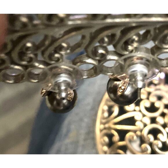 Gray Pearl W/ Silver Rhinestone Leaves Top Of Earring Rhinestone Pierced Post - Picture 2 of 2